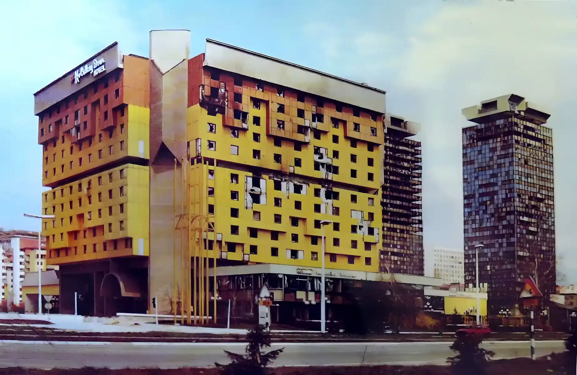 The war-damaged facade of the Hotel Holiday Inn in 1995