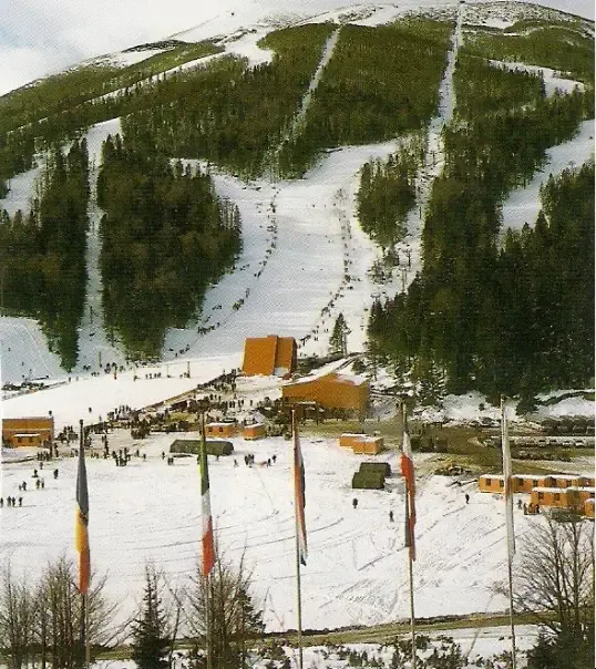 Crowds gather at the base of Bjelašnica's Olympic slopes in 1984