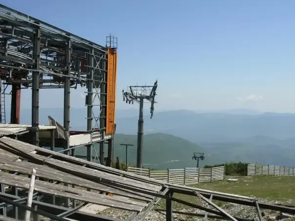 The skeletal remains of the Bjelašnica middle lift station, 1990s.
