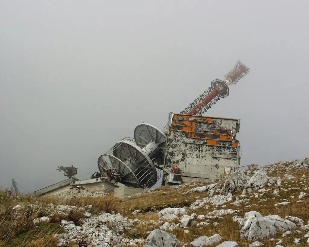 The ruins of the Bjelašnica RTV tower in 2008
