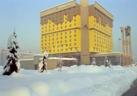 The Hotel Holiday Inn stands amidst heavy winter snowfall in 1999.